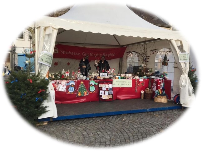 Stand des Fördervereins der Kita St. Nikolaus Krefeld auf dem Nikolausmarkt