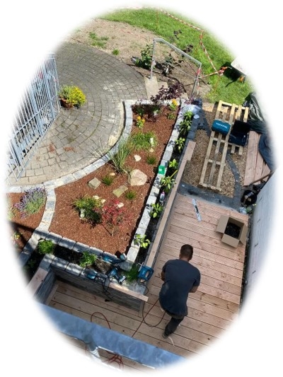 Förderverein der Kita St. Nikolaus gestaltet neue Terrasse der Kita mit Hochbeet